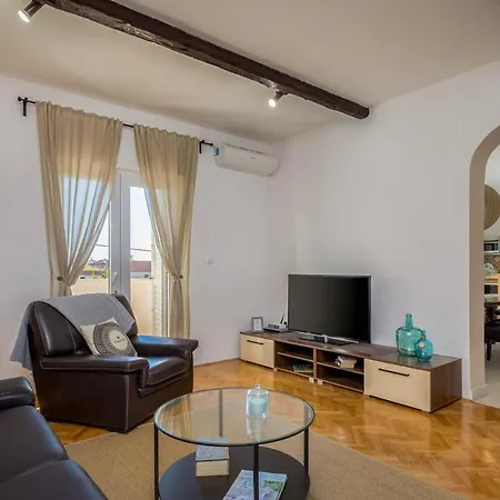 Kastel Gomilica Sleeps 14 With Pool Air Con And Wifi * Kaštela