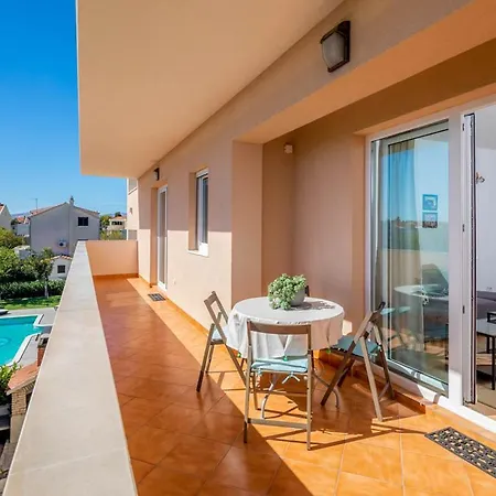 Kastel Gomilica Sleeps 14 With Pool Air Con And Wifi