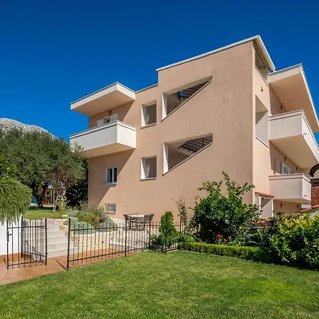 Kastel Gomilica Sleeps 14 With Pool Air Con And Wifi