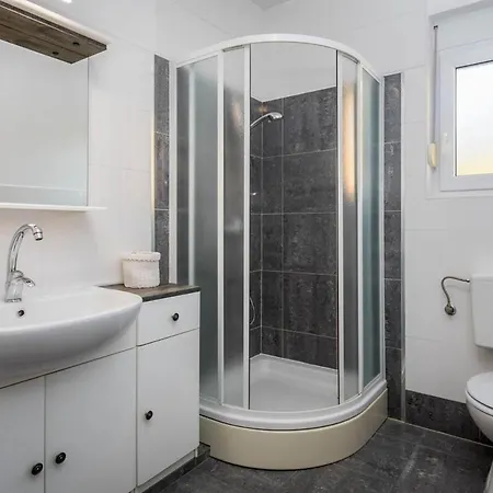Villa Kastel Gomilica Sleeps 14 With Pool Air Con And Wifi
