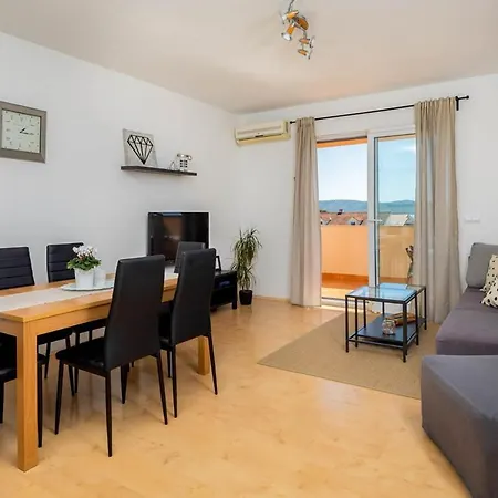 Kastel Gomilica Sleeps 14 With Pool Air Con And Wifi *
