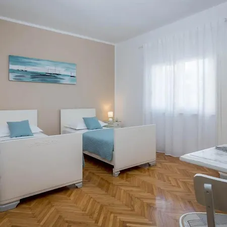 Kastel Gomilica Sleeps 14 With Pool Air Con And Wifi Kaštela