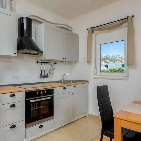 Kastel Gomilica Sleeps 14 With Pool Air Con And Wifi Kaštela
