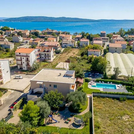 Kastel Gomilica Sleeps 14 With Pool Air Con And Wifi Kaštela