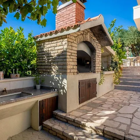Kastel Gomilica Sleeps 14 With Pool Air Con And Wifi *