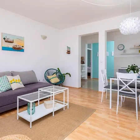 Kastel Gomilica Sleeps 14 With Pool Air Con And Wifi