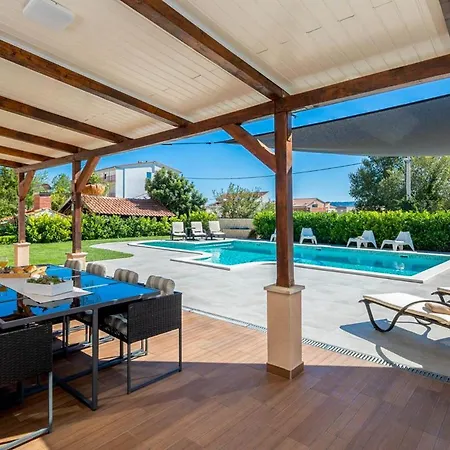 Villa Kastel Gomilica Sleeps 14 With Pool Air Con And Wifi Kaštela