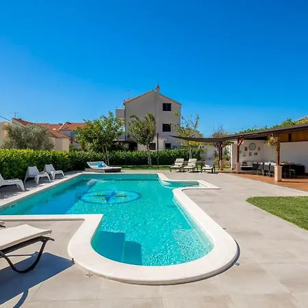 Kastel Gomilica Sleeps 14 With Pool Air Con And Wifi * Kaštela