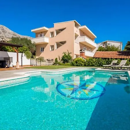Villa Kastel Gomilica Sleeps 14 With Pool Air Con And Wifi