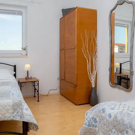 Kastel Gomilica Sleeps 14 With Pool Air Con And Wifi Villa Kaštela
