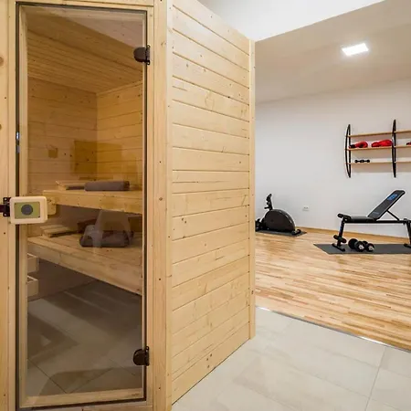 Kastel Gomilica Sleeps 14 With Pool Air Con And Wifi * Kaštela