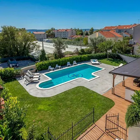 Villa Kastel Gomilica Sleeps 14 With Pool Air Con And Wifi *