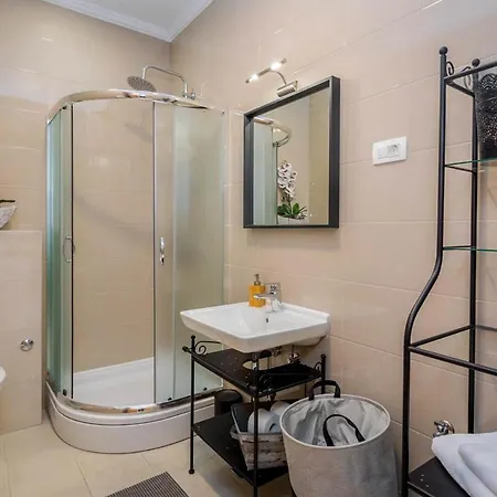 Villa Kastel Gomilica Sleeps 14 With Pool Air Con And Wifi